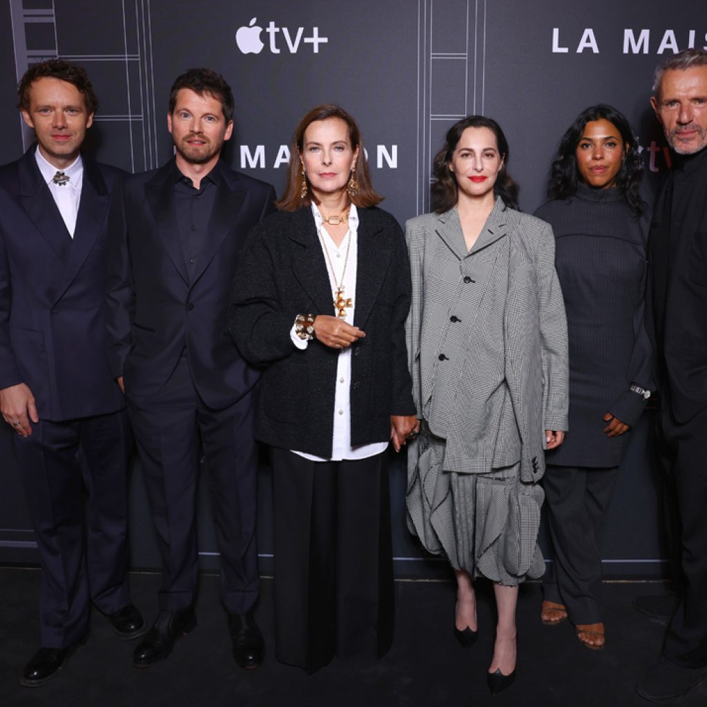 Antoine Reinartz, Pierre Deladonchamps, Carole Bouquet, Amira Casar, Zita Hanrot et Lambert Wilson à l'avant-première de la série La Maison à Paris, le 12 septembre 2024. Photo pour Marc Piasecki/Getty Images for Apple TV+.