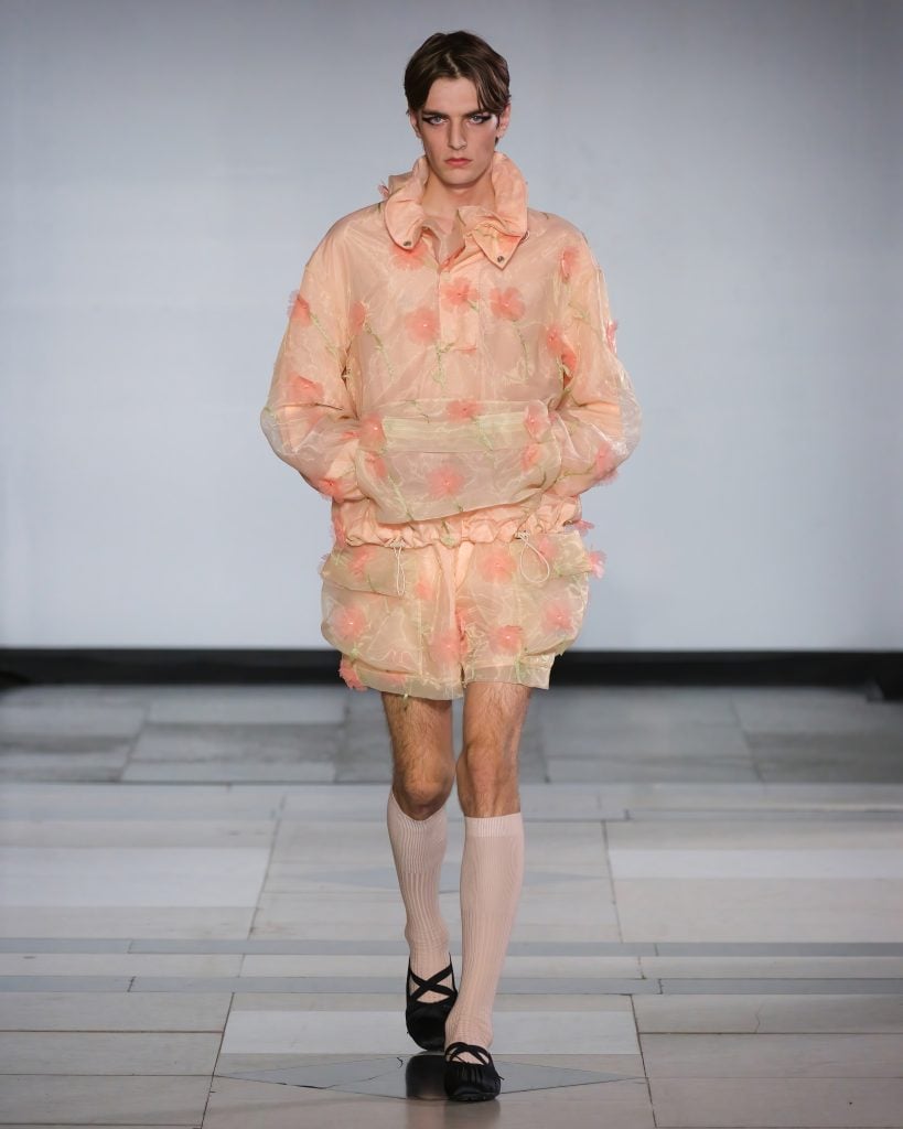 Le défilé Simone Rocha printemps-été 2025 © Simone Rocha.