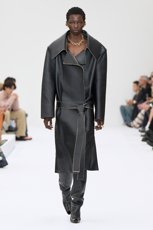 Le défilé Acne Studios printemps-été 2025.