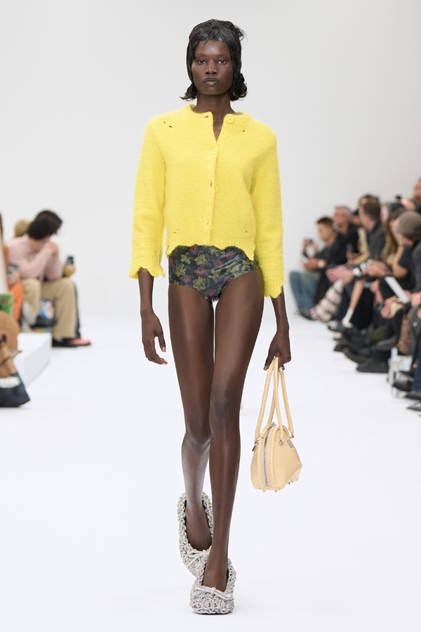 Le défilé Acne Studios printemps-été 2025.