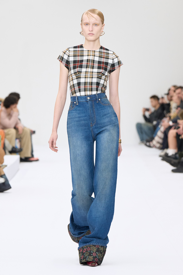 Le défilé Acne Studios printemps-été 2025.