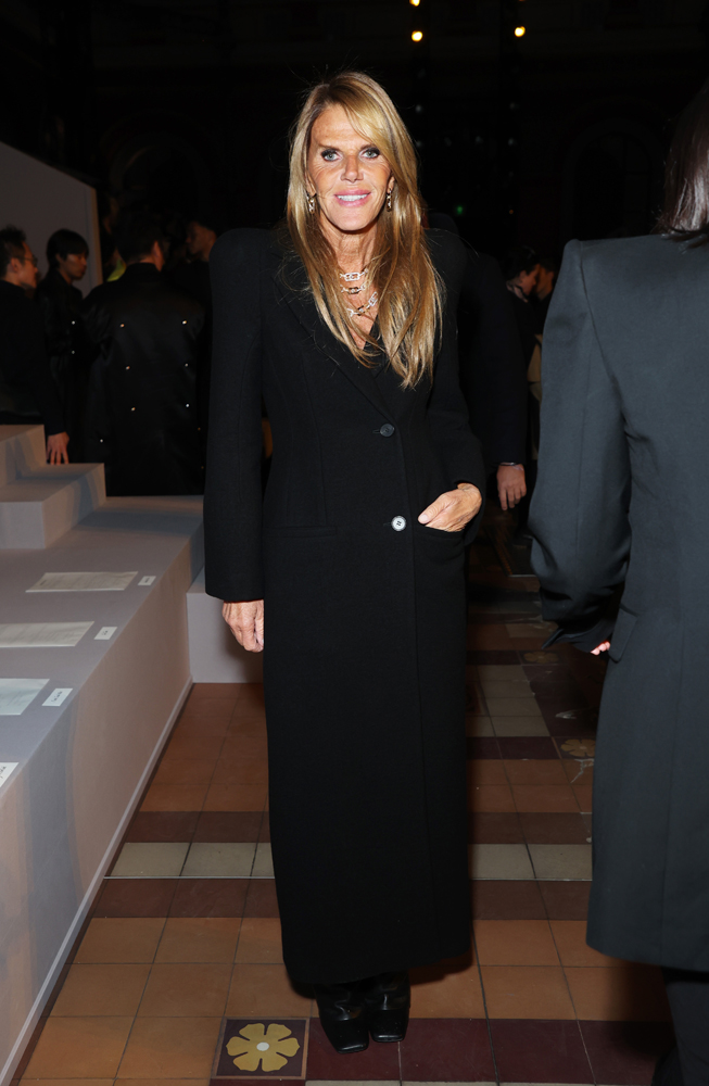 Anna Dello Russo au défilé Alexander McQueen printemps-été 2025 © Dave Benett