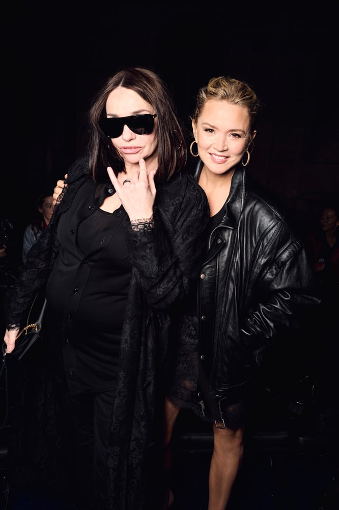 Béatrice Dalle et Virginie Efira au défilé Saint Laurent printemps-été 2025 © Saskia Lawaks.