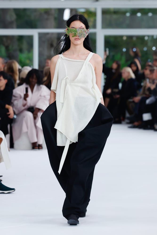 Le défilé Issey Miyake printemps-été 2025.