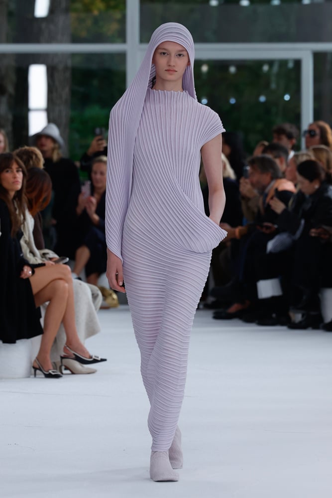 Le défilé Issey Miyake printemps-été 2025.