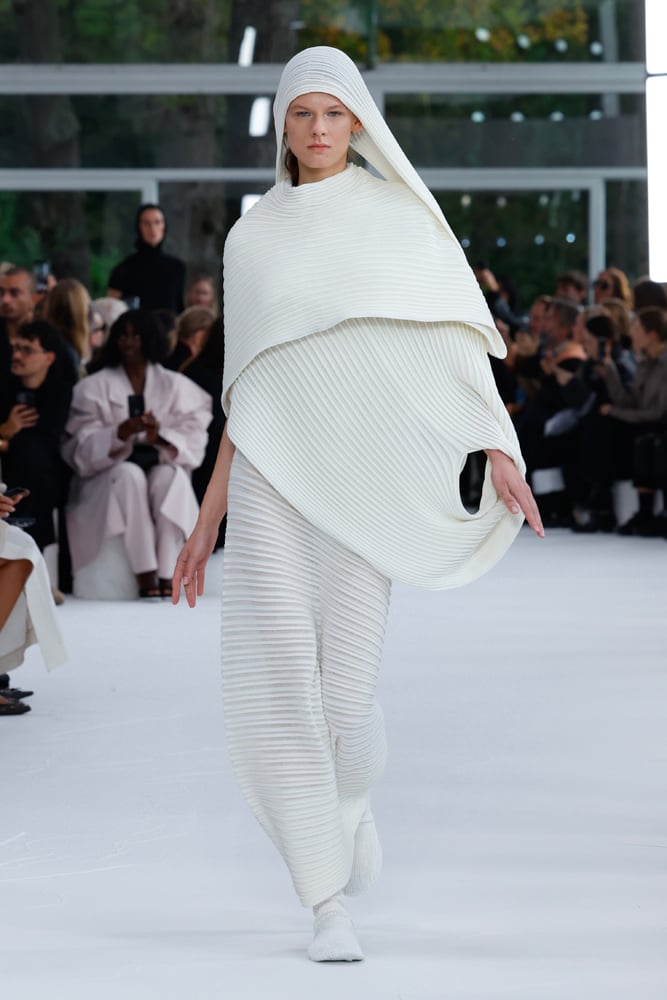 Le défilé Issey Miyake printemps-été 2025.