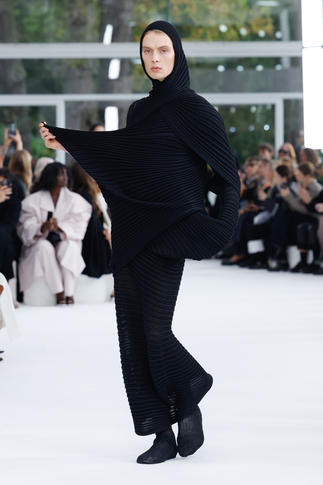 Le défilé Issey Miyake printemps-été 2025.