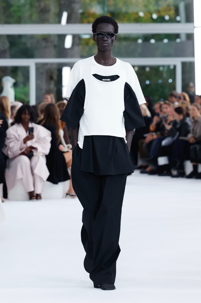 Le défilé Issey Miyake printemps-été 2025.