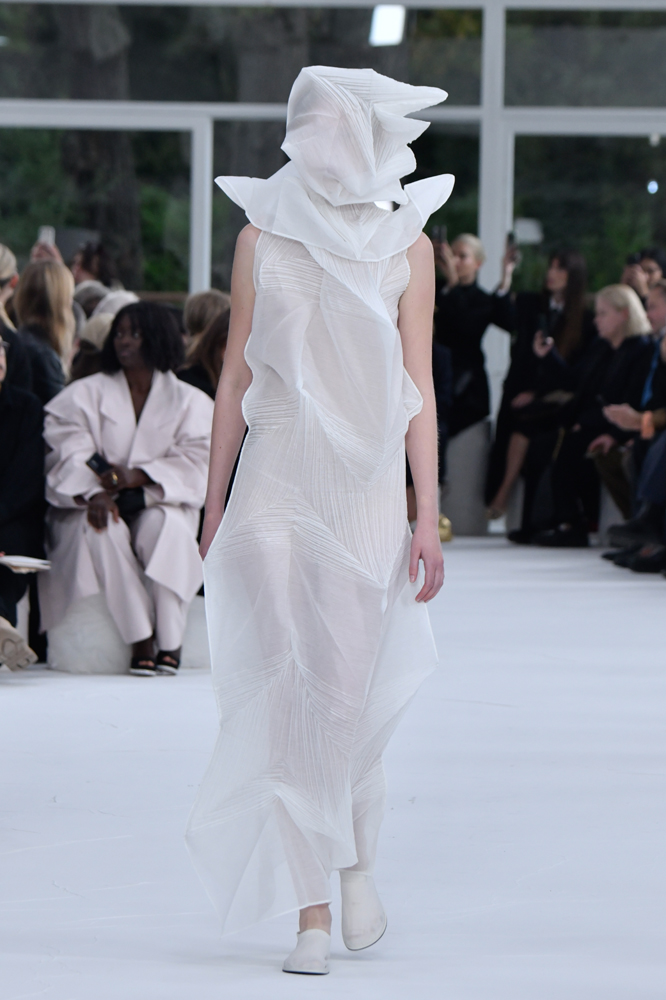 Le défilé Issey Miyake printemps-été 2025.