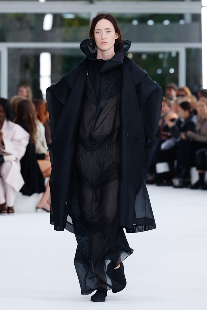 Le défilé Issey Miyake printemps-été 2025.