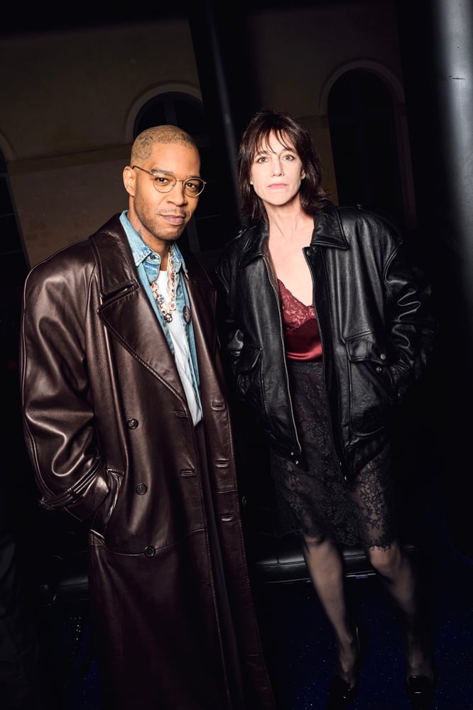 Kid Cudi et Charlotte Gainsbourg au défilé Saint Laurent printemps-été 2025 © Saskia Lawaks.