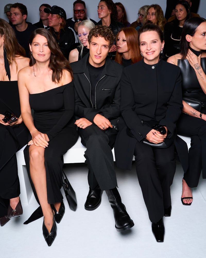 Laetitia Casta, Aliocha Schneider et Juliette Binoche au défilé Courrèges printemps-été 2025 © Saskia Lawaks.