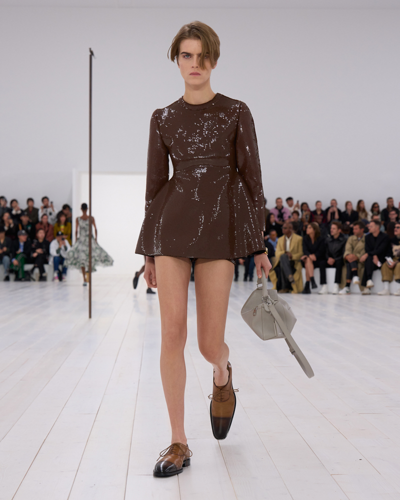 Le défilé Loewe printemps-été 2025.