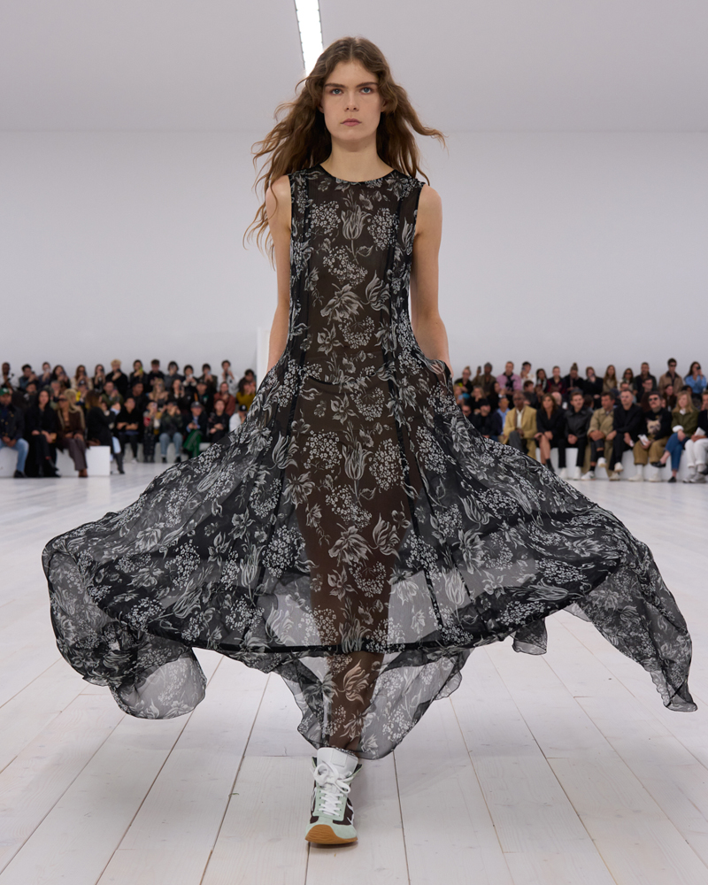 Le défilé Loewe printemps-été 2025.