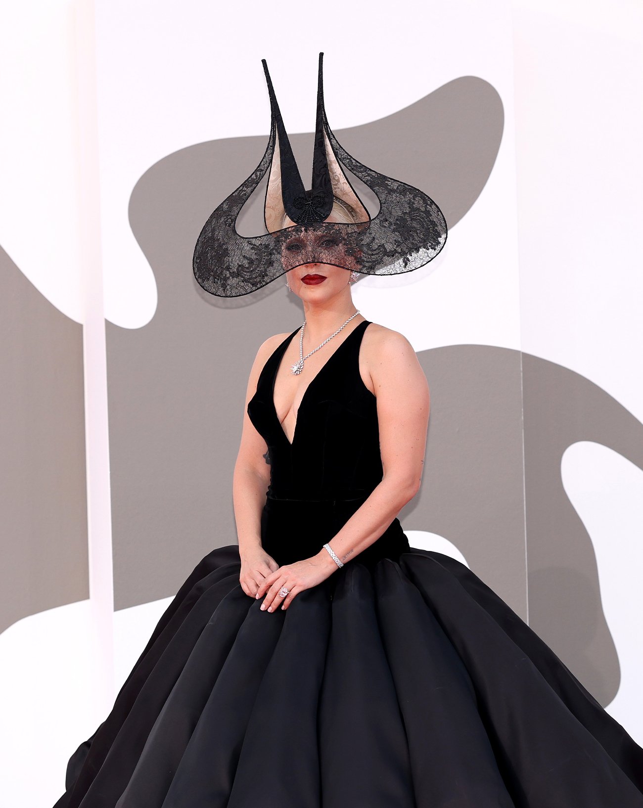 Lady Gaga en robe Dior haute couture à la Mostra de Venise le 4 septembre 2024 © Franco Origlia/Getty Images.