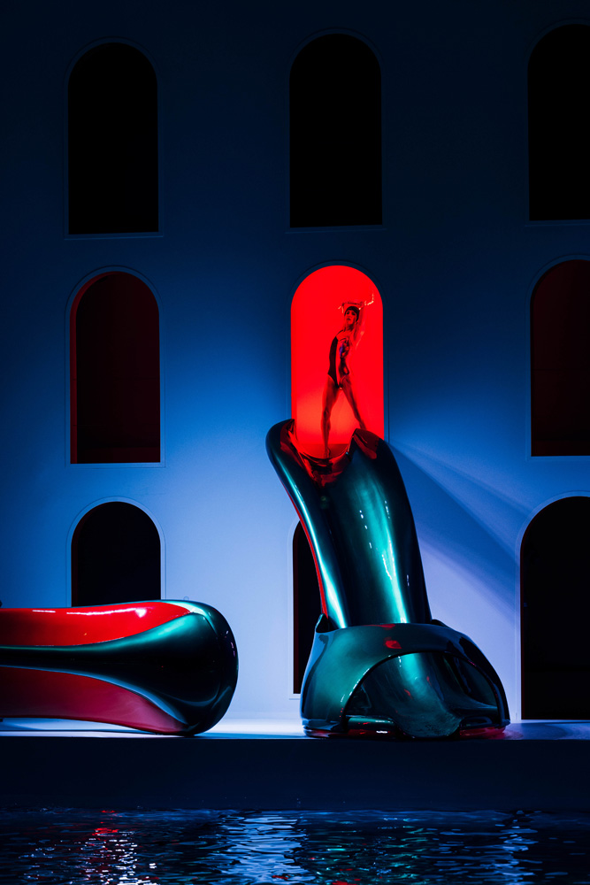 Le show Christian Louboutin printemps-été 2025 à la piscine Molitor.