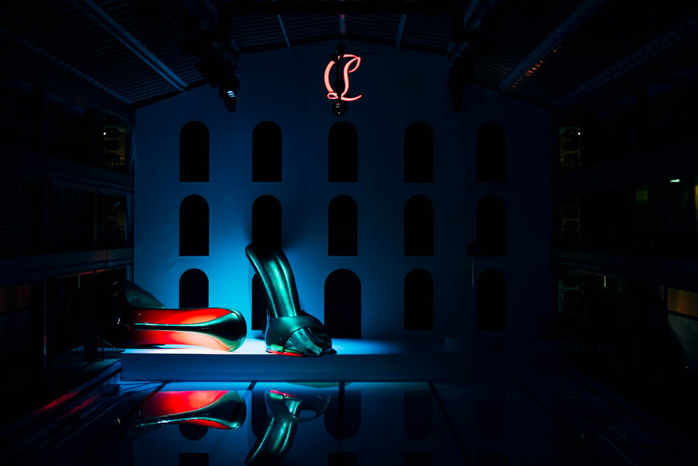 Le show Christian Louboutin printemps-été 2025 à la piscine Molitor.