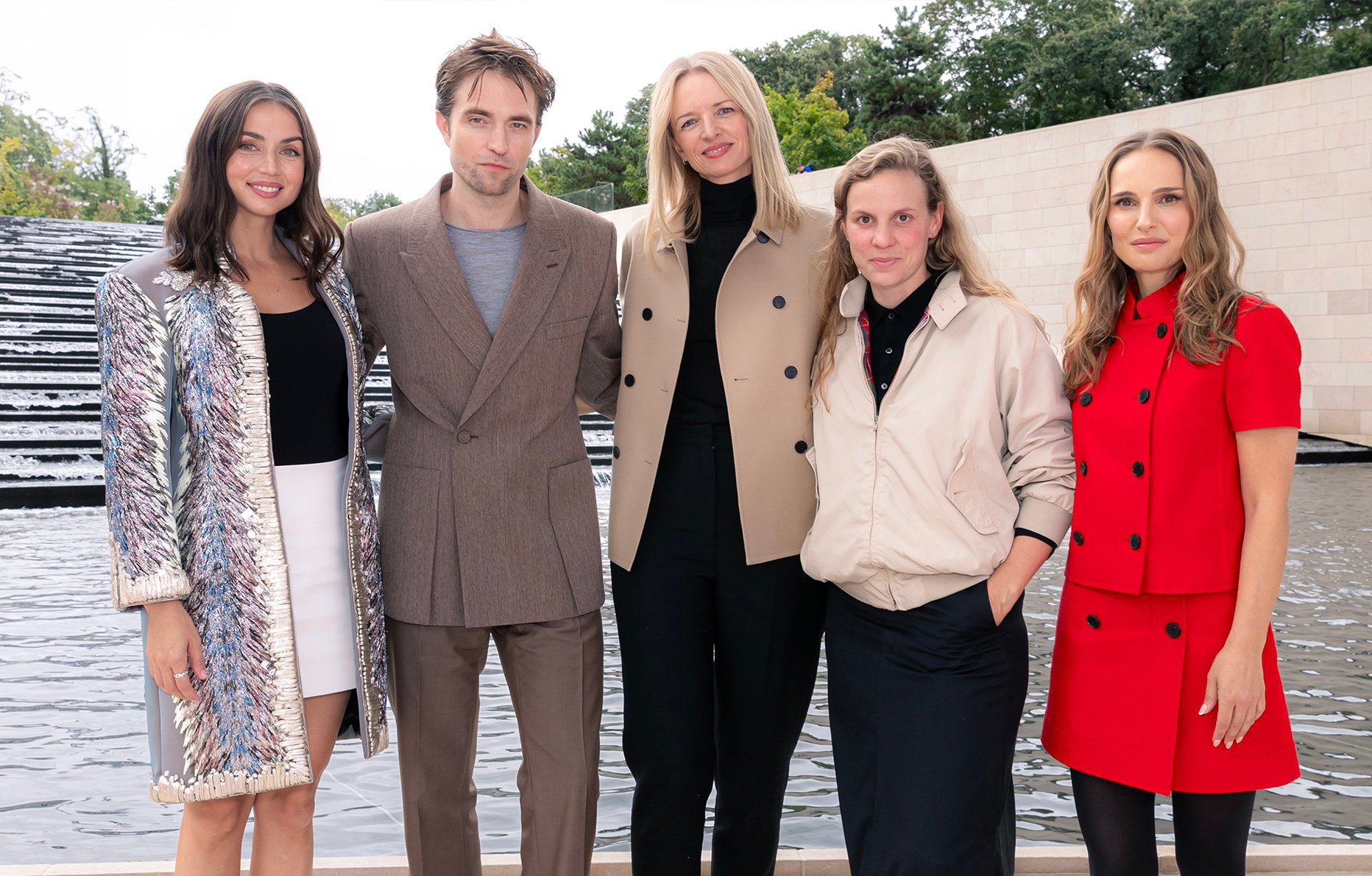 Ana de Armas, Robert Pattison, Delphine Arnault, Ellen Hodakova Larsson et Natalie Portman au Prix LVMH 2024 © François Goizé.