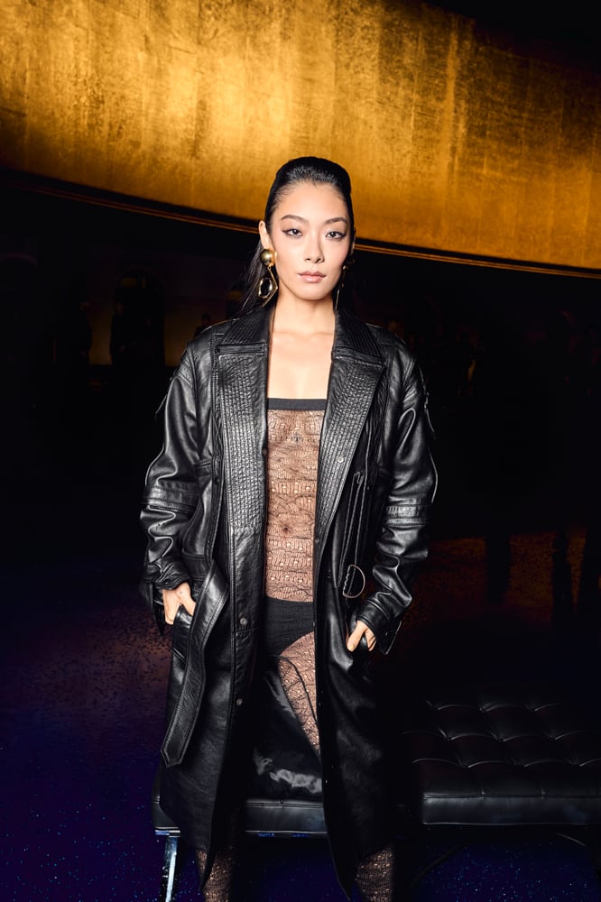 Rina Sawayama au défilé Saint Laurent printemps-été 2025 © Saskia Lawaks.