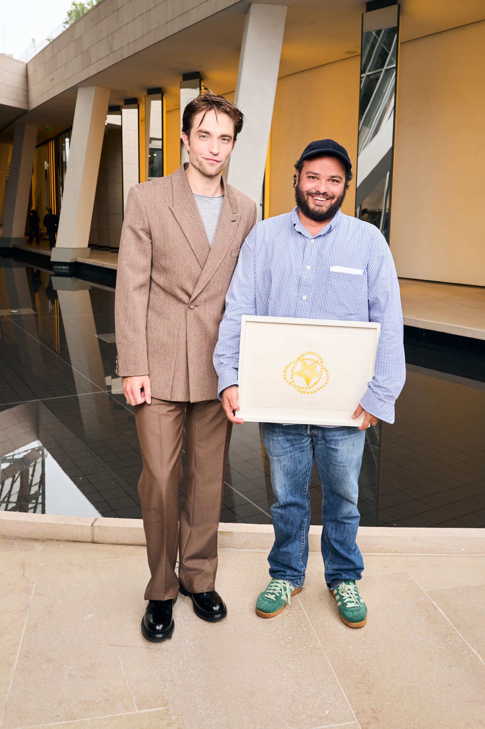 Robert Pattinson et Duran Lantink au Prix LVMH 2024 © Saskia Lawaks.