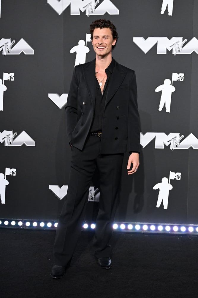 Shawn Mendes en Dolce&Gabbana sur le tapis rouge des VMAs 2024 © Courtesy of Dolce&Gabbana.