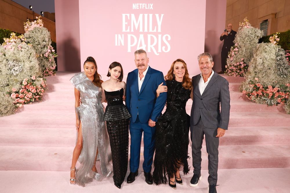 Ashley Park pour la promotion de la saison 4 d'Emily in Paris © Netflix.