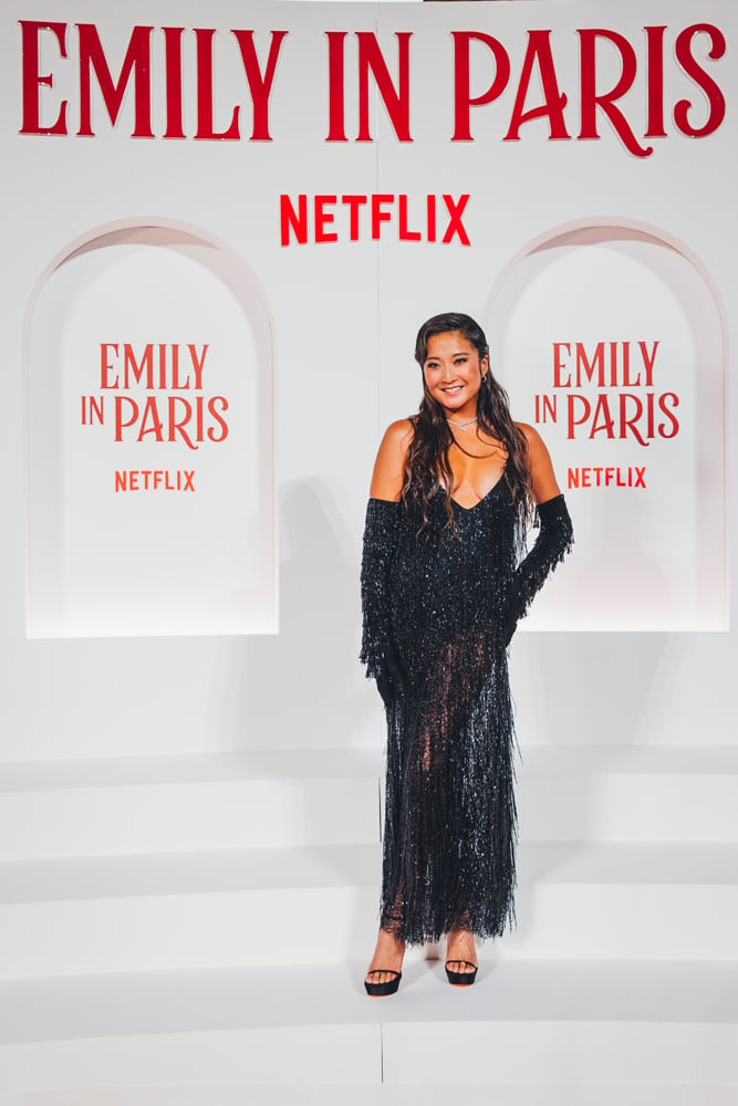 Ashley Park pour la promotion de la saison 4 d'Emily in Paris © Netflix.