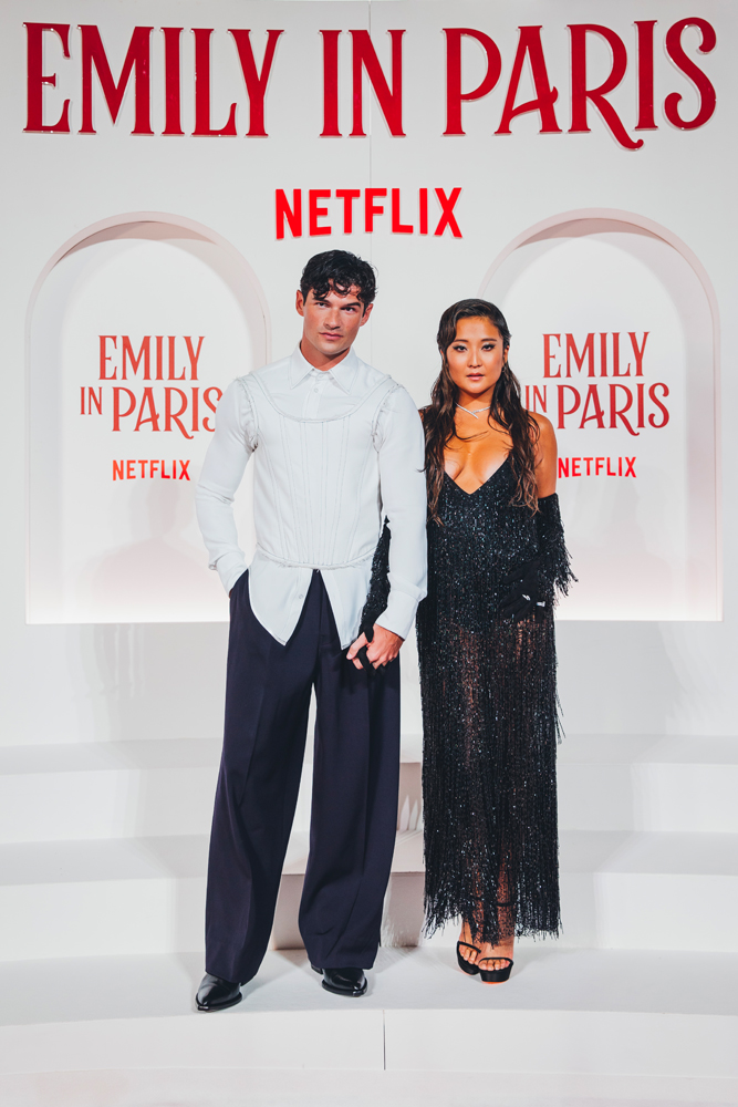 Ashley Park pour la promotion de la saison 4 d'Emily in Paris © Netflix.