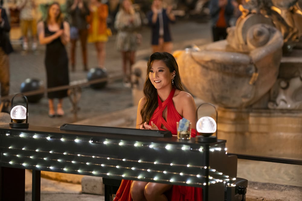 Ashley Park dans la saison 4 d'Emily in Paris (2024) © Netflix.