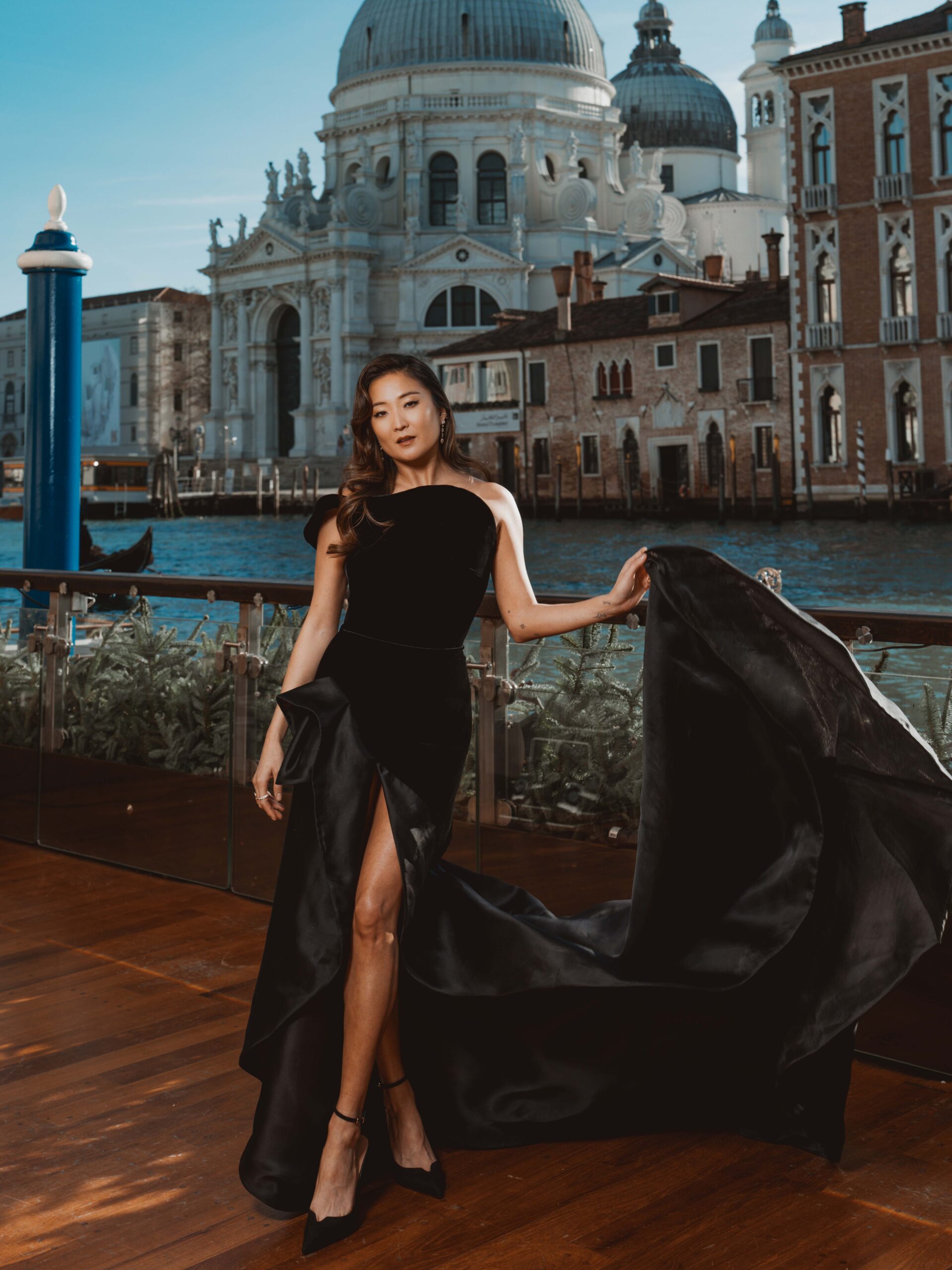 Ashley Park durant la promotion de la saison 5 d'Emily in Paris.