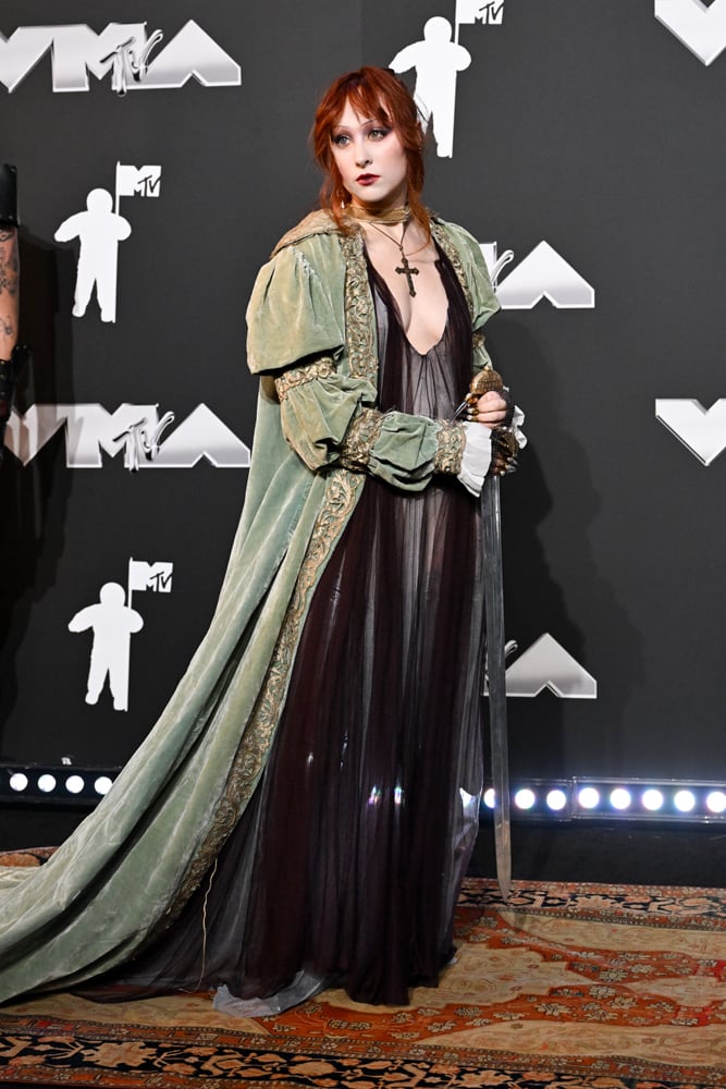 Chappell Roan en Y/Project sur le tapis rouge des VMAs 2024 © Photo de Gilbert Flores/Billboard via Getty Image.