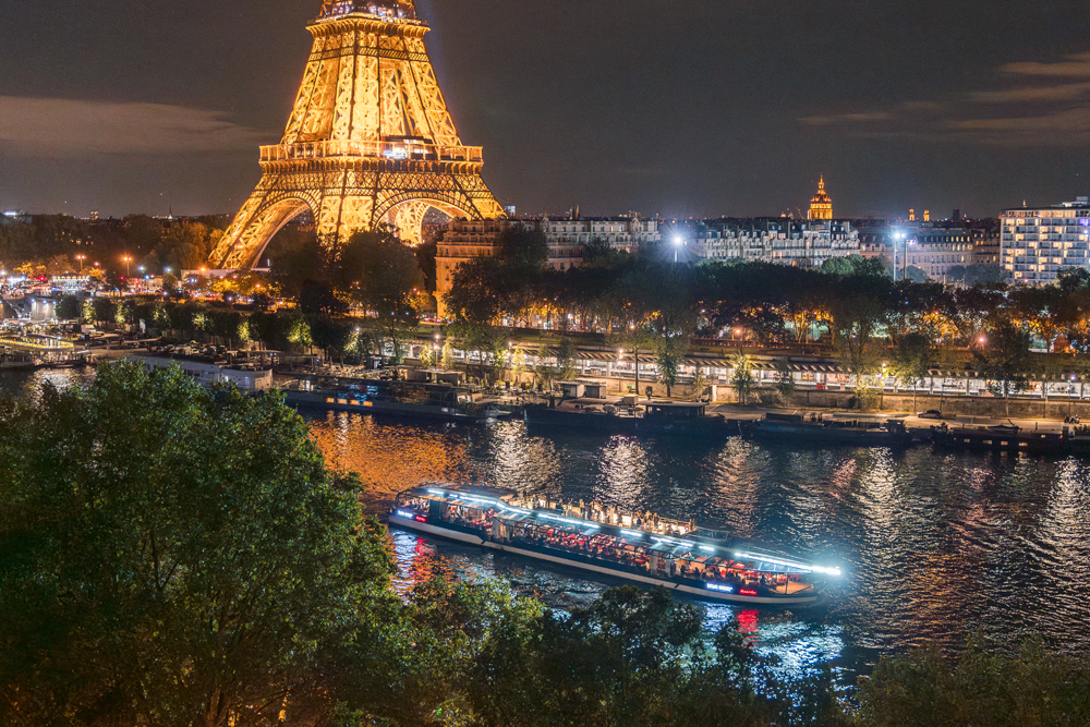 croisière-bateau-mouche-emily-in-paris-2024