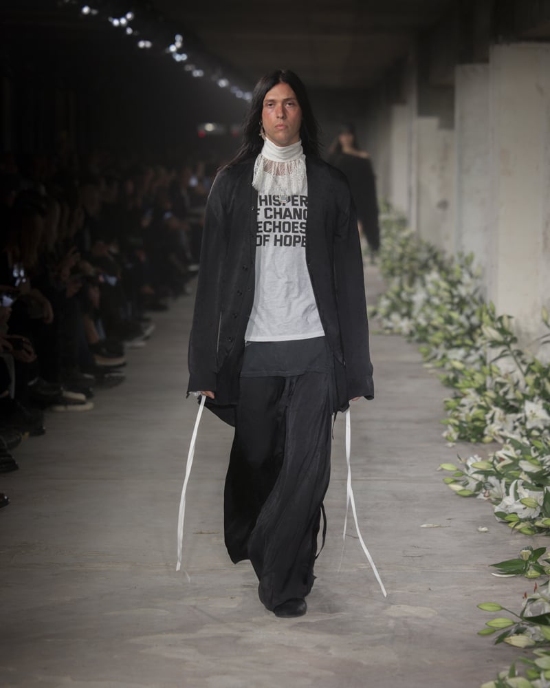 Le défilé Ann Demeulemeester printemps-été 2025.