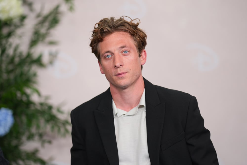 Photo de l'acteur Jeremy Allen White, star de The Bear, sur le photocall de l'évènement Disney Upfront.