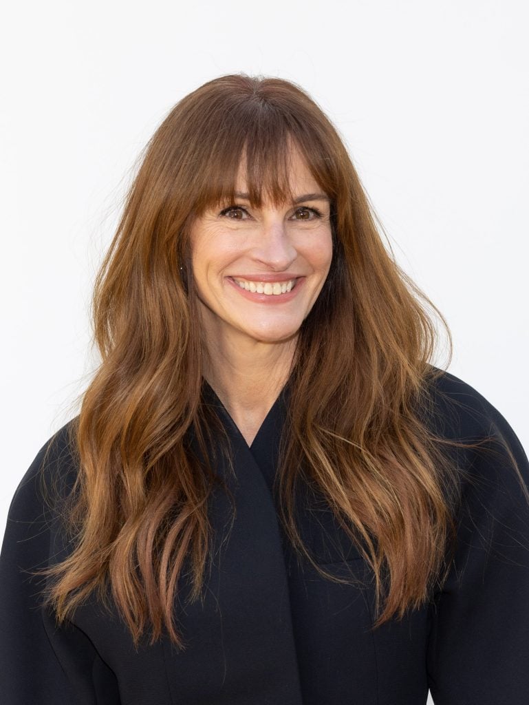 Julia Roberts au défilé "Les Sculptures" de Jacquemus à la Fondation Maeght le 29 janvier 2024 à Saint-Paul-De-Vence. Photo by Arnold Jerocki/WireImage via Getty Images.