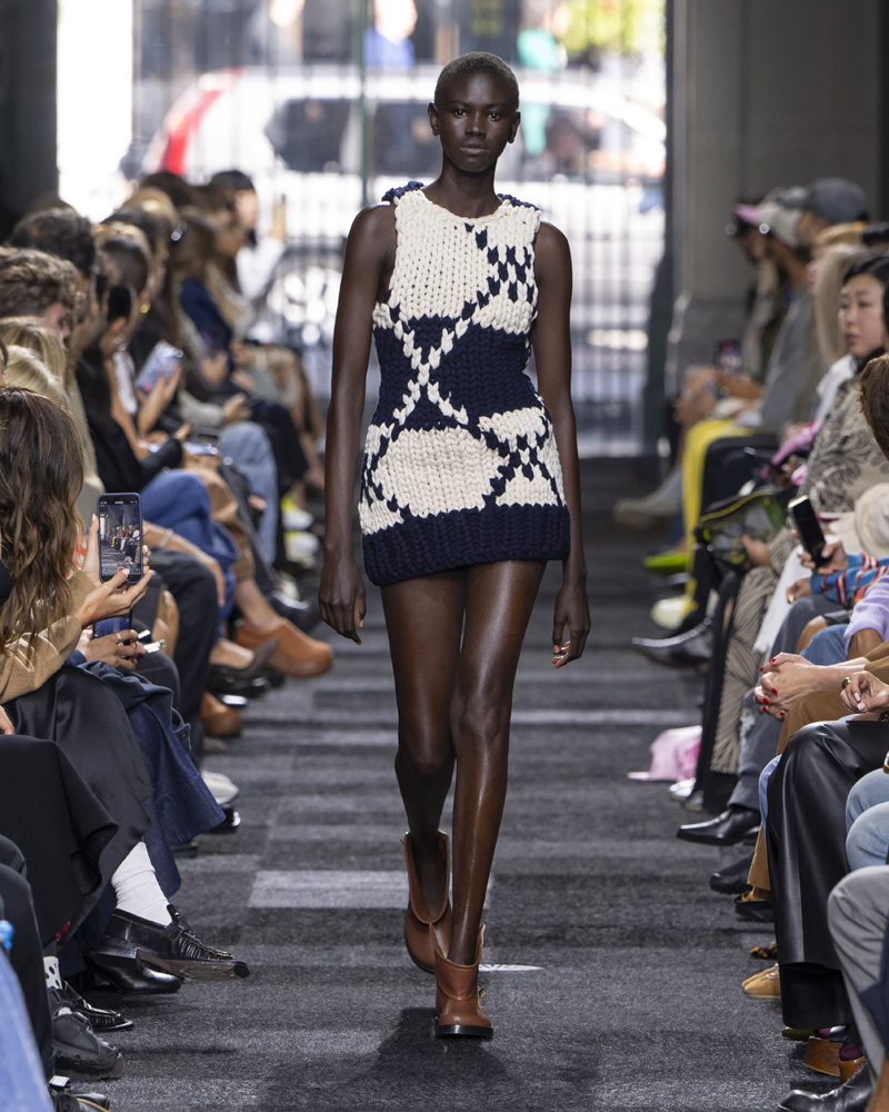 Le défilé JW Anderson printemps-été 2025.