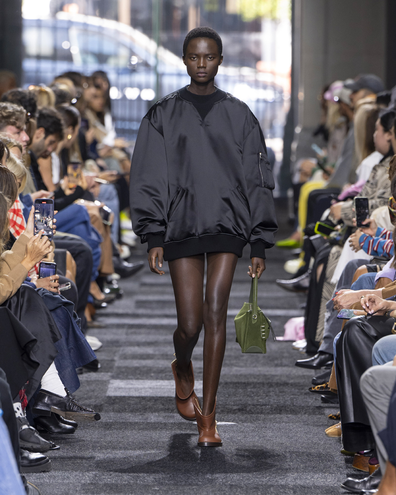 Le défilé JW Anderson printemps-été 2025.