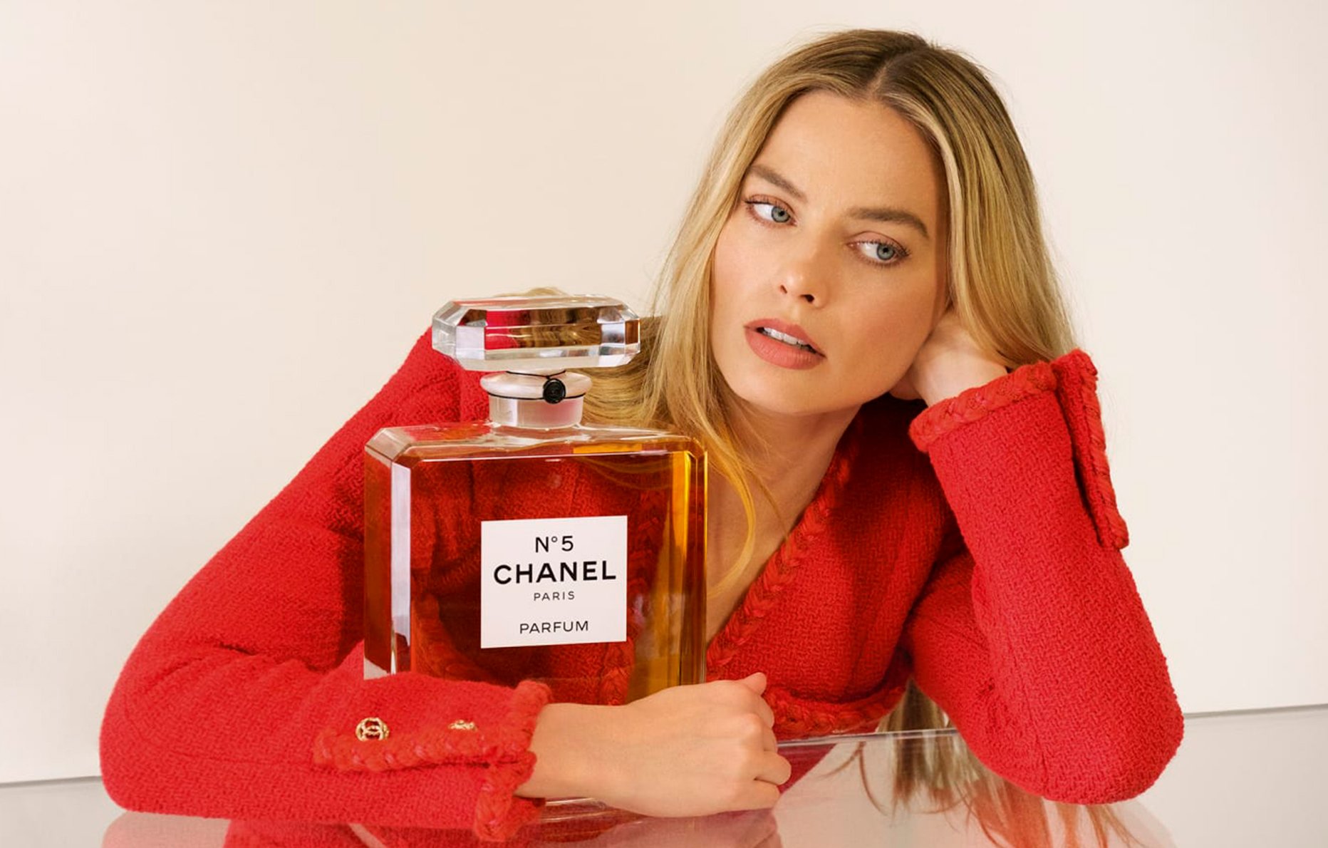 Margot Robbie, égérie du parfum N°5 de Chanel