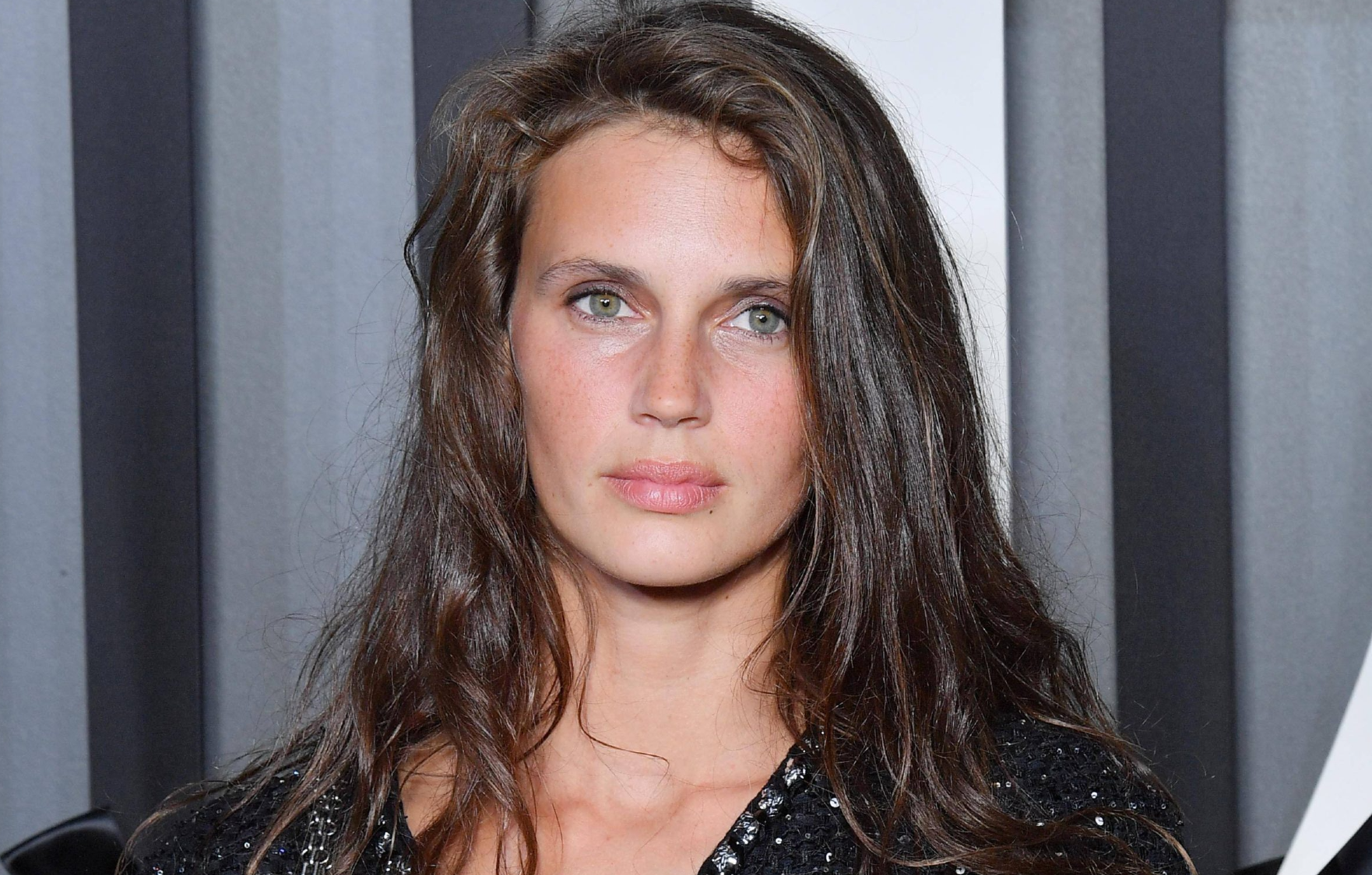 Marine Vacth à l'Opéra national de Paris, le 24 septembre 2021 par Stephane Cardinale/Corbis via Getty Images. mascarade