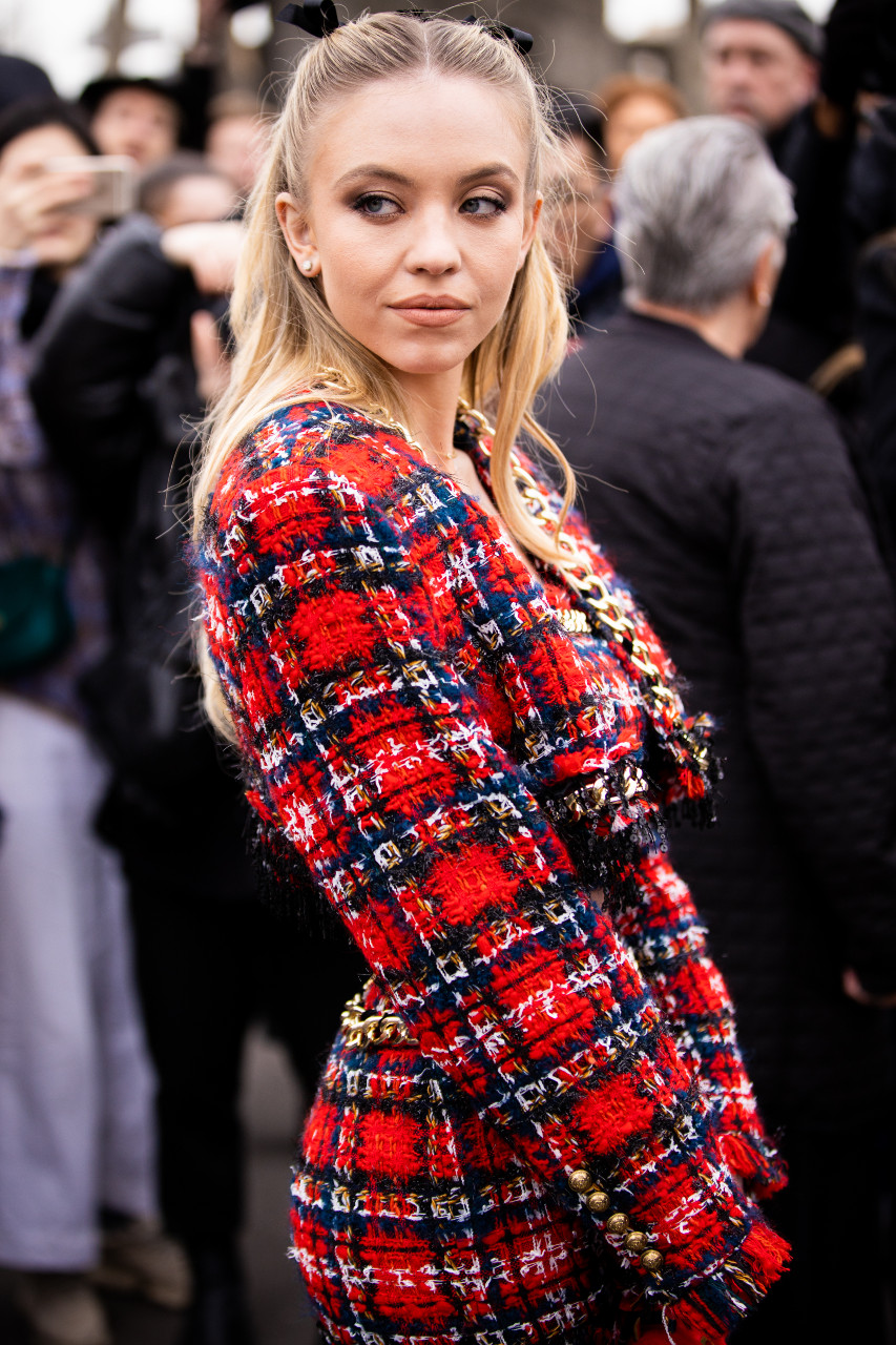 L'actrice star Sydney Sweeney, de la série HBO Euphoria, au casting du prochain spin-off de Spider Man, Madame Web. Photo by Claudio Lavenia/Getty Images.