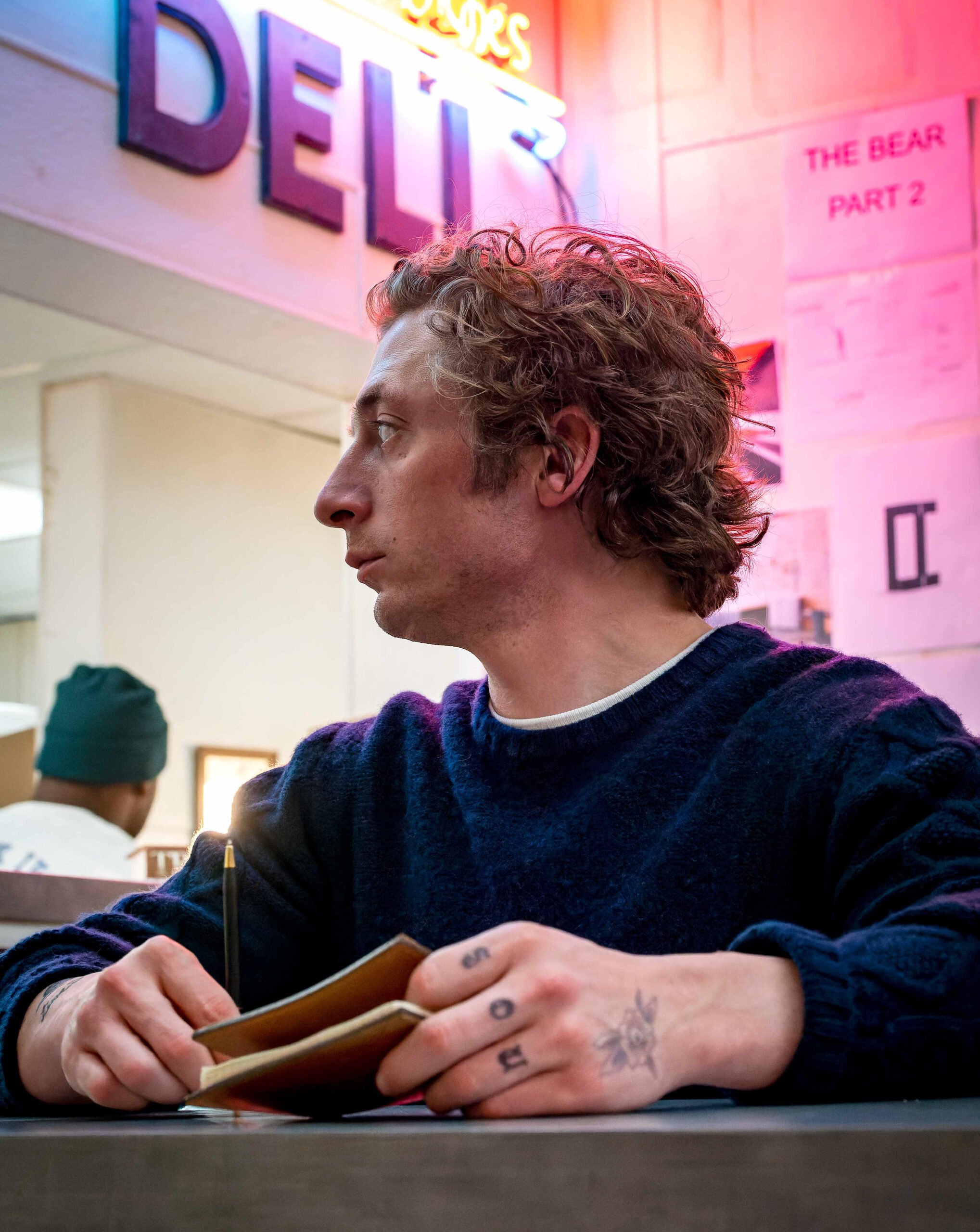 Photo de Jeremy Allen White dans la saison 2 de la série The Bear (2023).