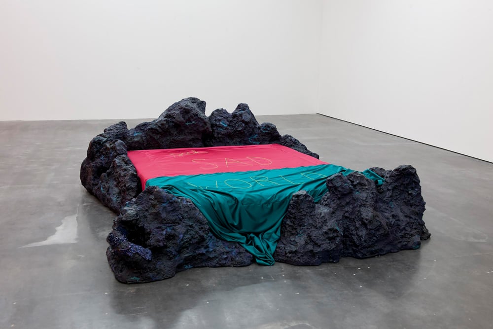 Tarek Lakhrissi, Sick Sad World (2021). Bois, Styrofoam, tissu, métal, mousse polyéther, polyuréthane, pigments, plâtre acrylique et performance, 90 × 250 × 250 cm. Vue de l'exposition Risquons-tout (2020), Wiels, Bruxelles, Belgique. Courtesy of the artist and Galerie Allen, Paris. Photo : Studio Stucky © ProLitteris, Zürich.