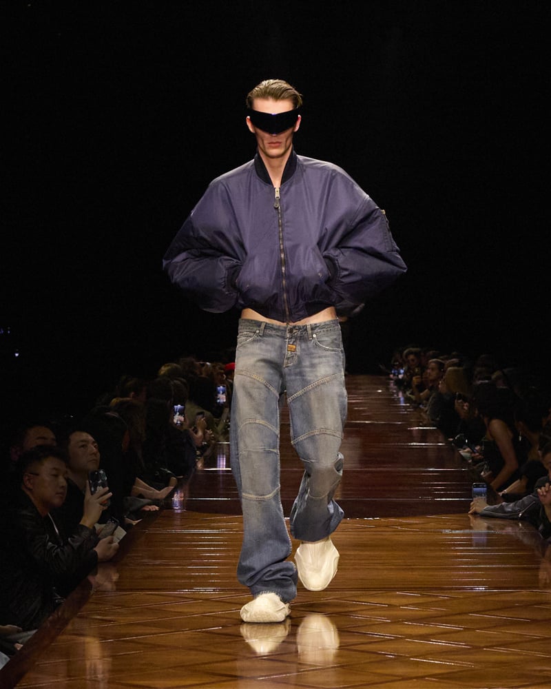 Le défilé Balenciaga printemps-été 2025.