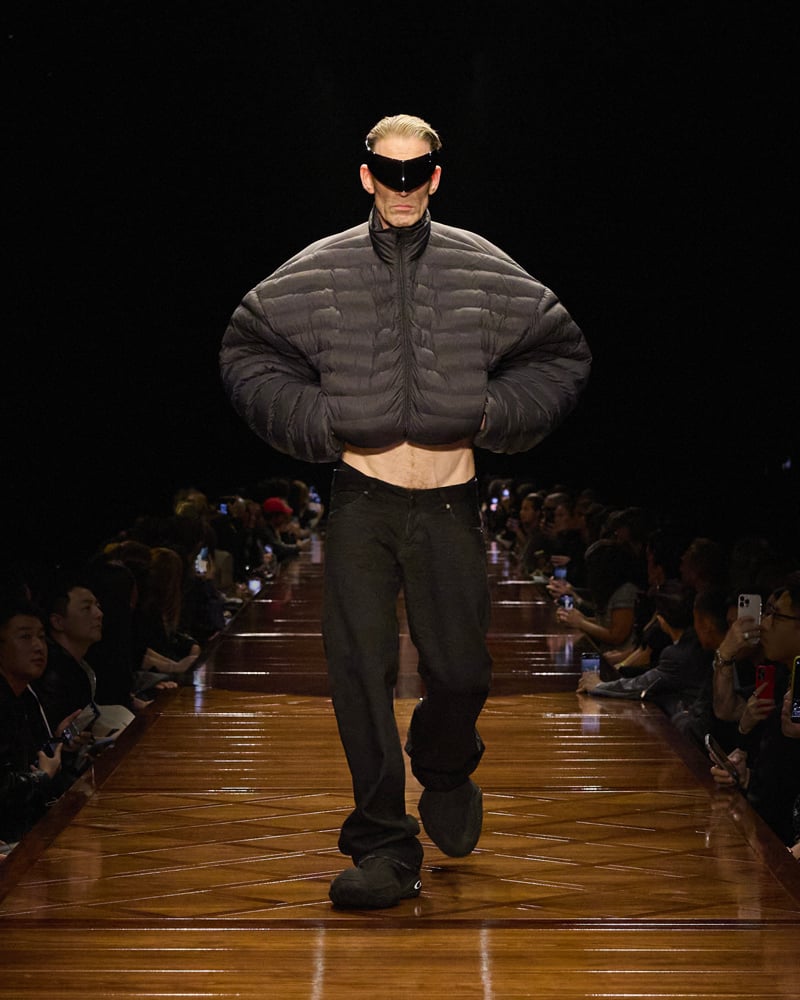 Le défilé Balenciaga printemps-été 2025.