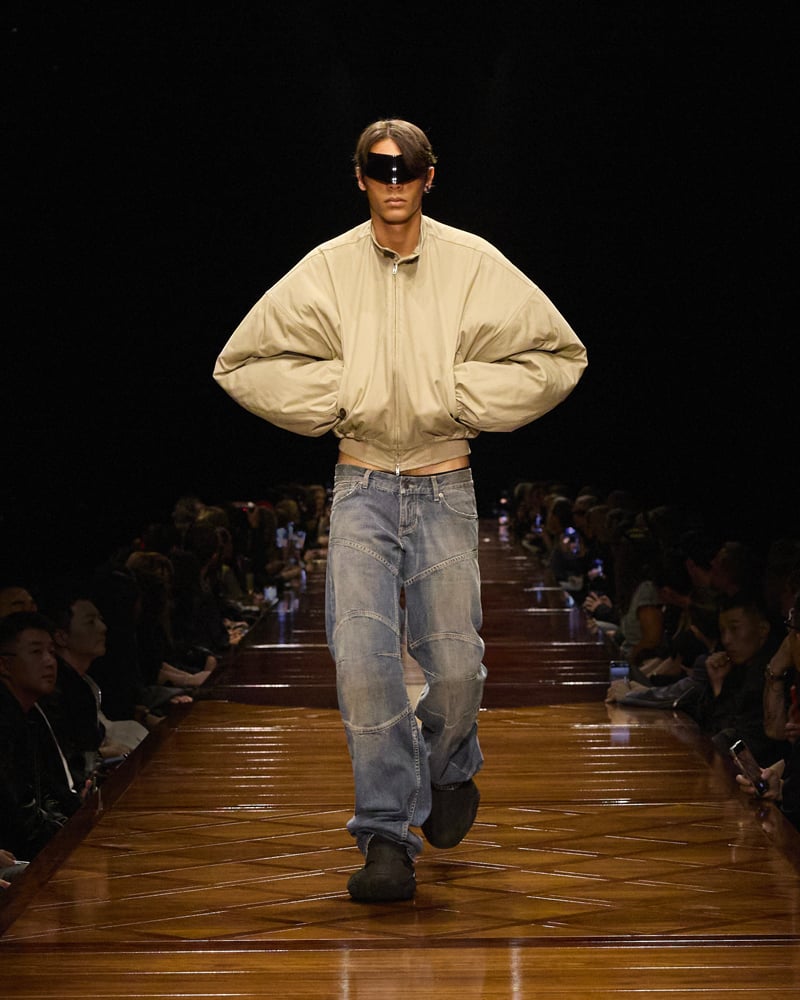 Le défilé Balenciaga printemps-été 2025.