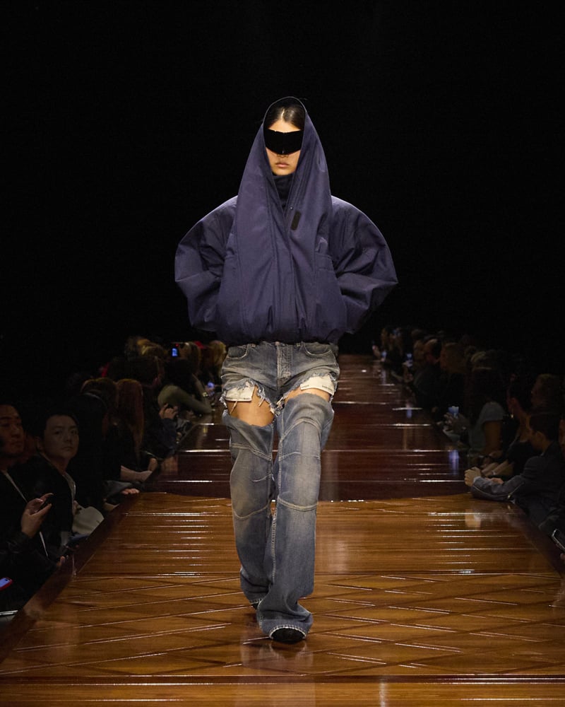 Le défilé Balenciaga printemps-été 2025.