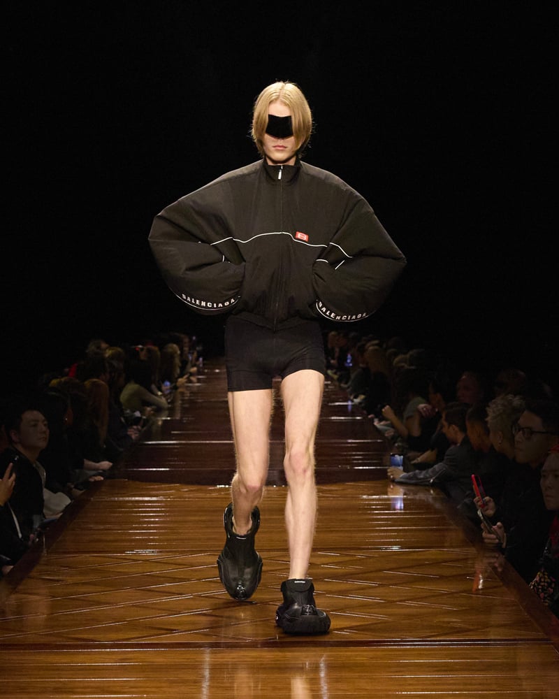 Le défilé Balenciaga printemps-été 2025.