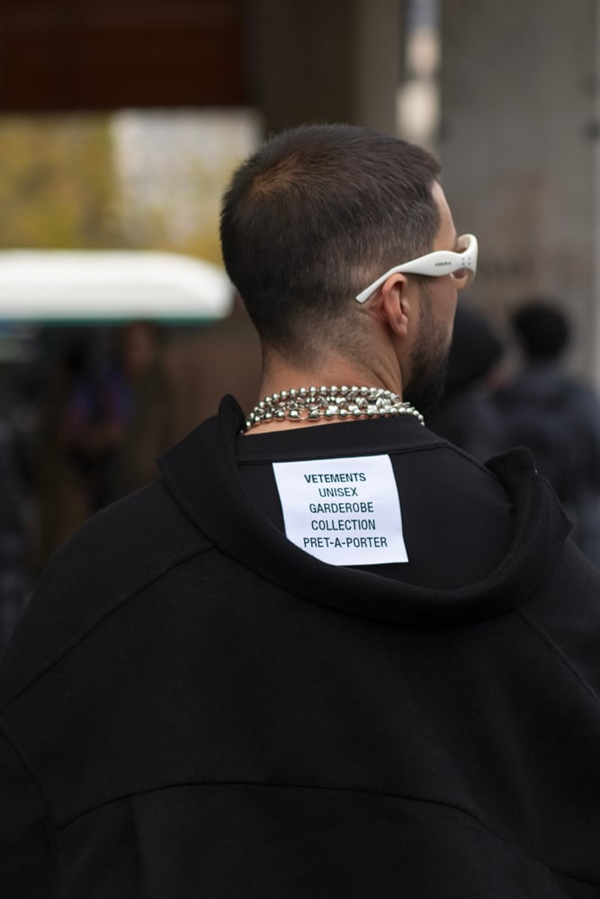 Street style à la Fashion Week printemps-été 2025 © Nathan Merchadier.