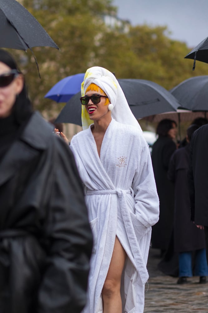 Dara au défilé Balenciaga printemps-été 2025 © Nathan Merchadier.