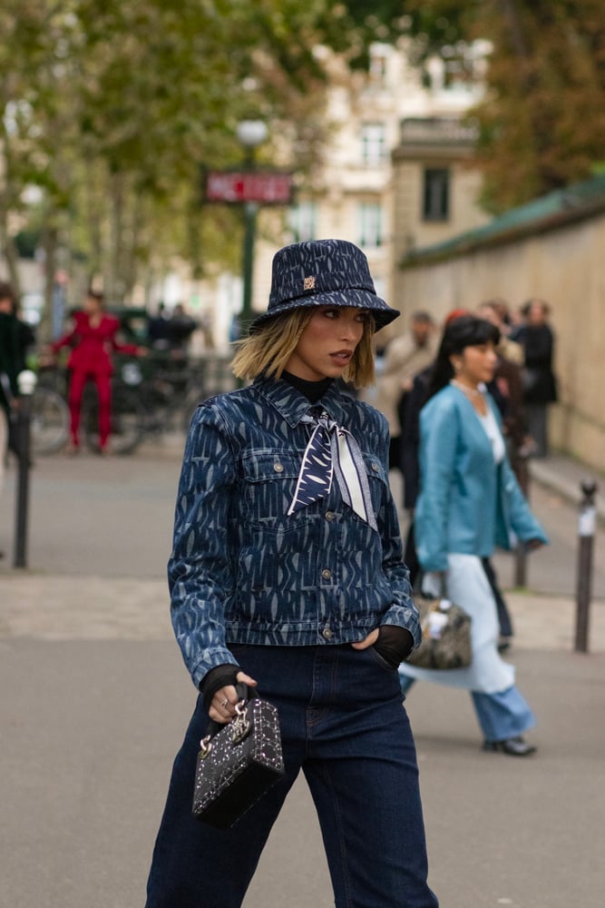 Street style à la Fashion Week printemps-été 2025 à Paris © Nathan Merchadier.